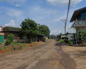 Dorfstraße im ländlichen Vietnam