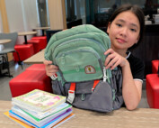 Bang und ihre neue Schulausstattung