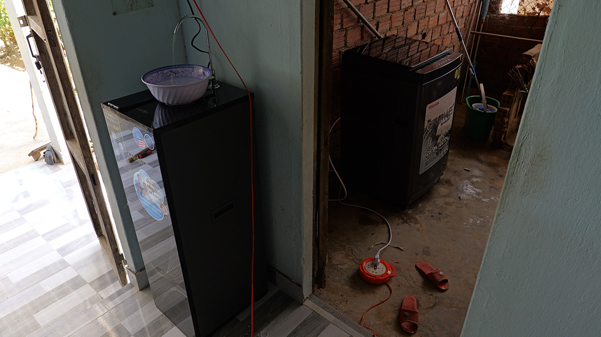 Die neue Waschmaschine und die neue Wasseraufbereitungsanlage